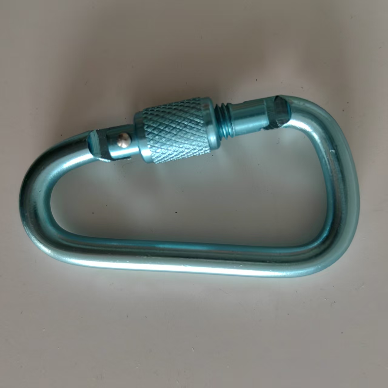 Heavy Duty Aluminum D‑Shaped L - Carabiner Locking D のレビューと価格